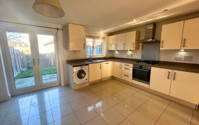 Taplow Stunning Four Bedroom Townhouse